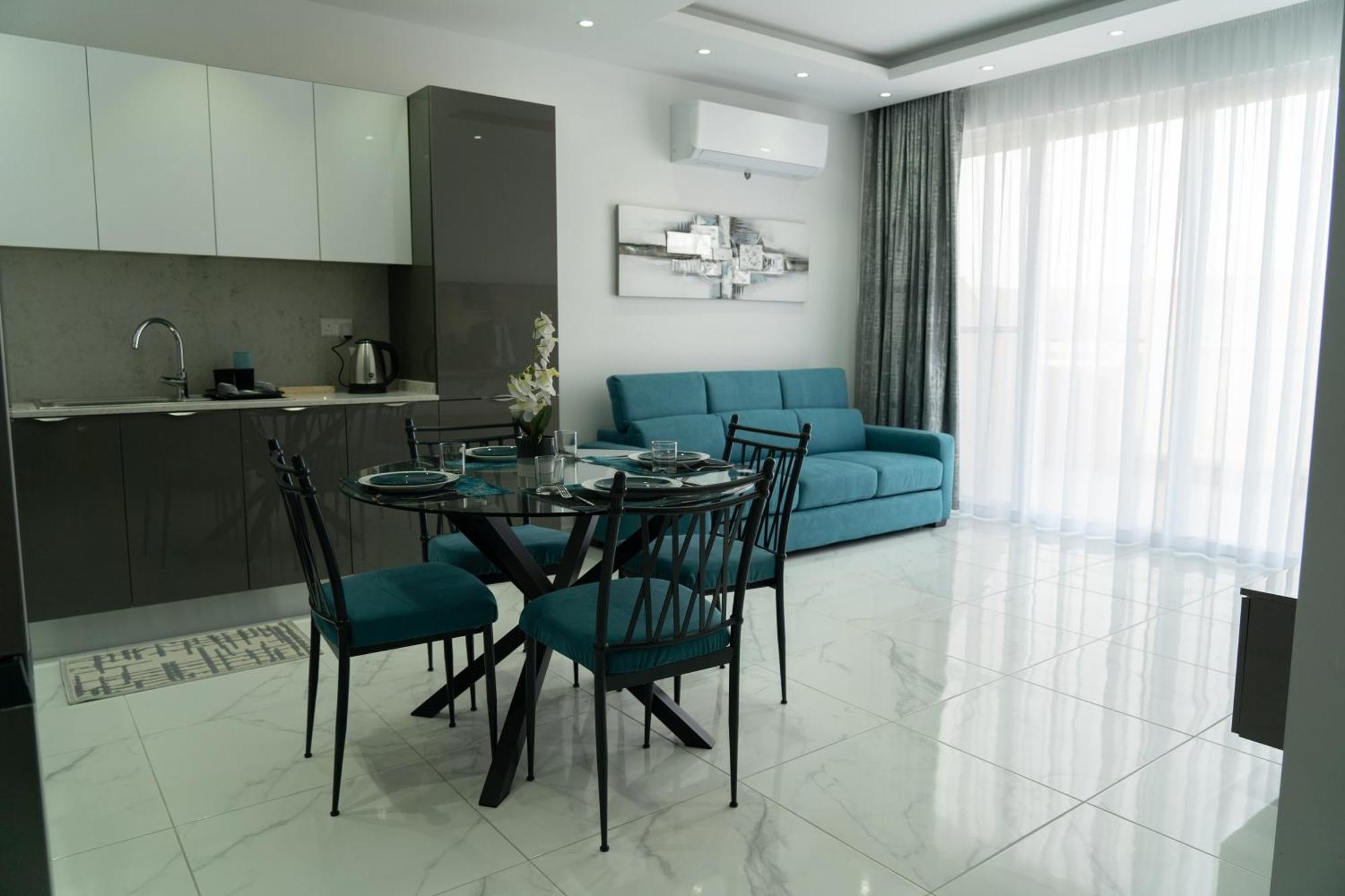 Southview Luxury Penthouse Apartment *