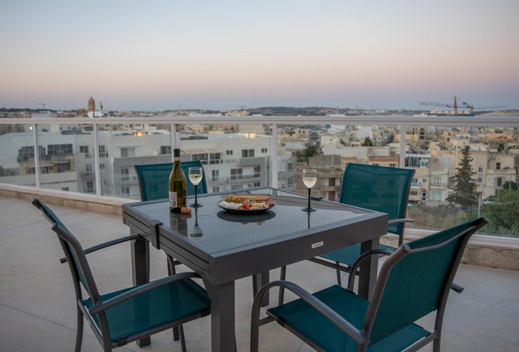 Southview Luxury Penthouse Apartment