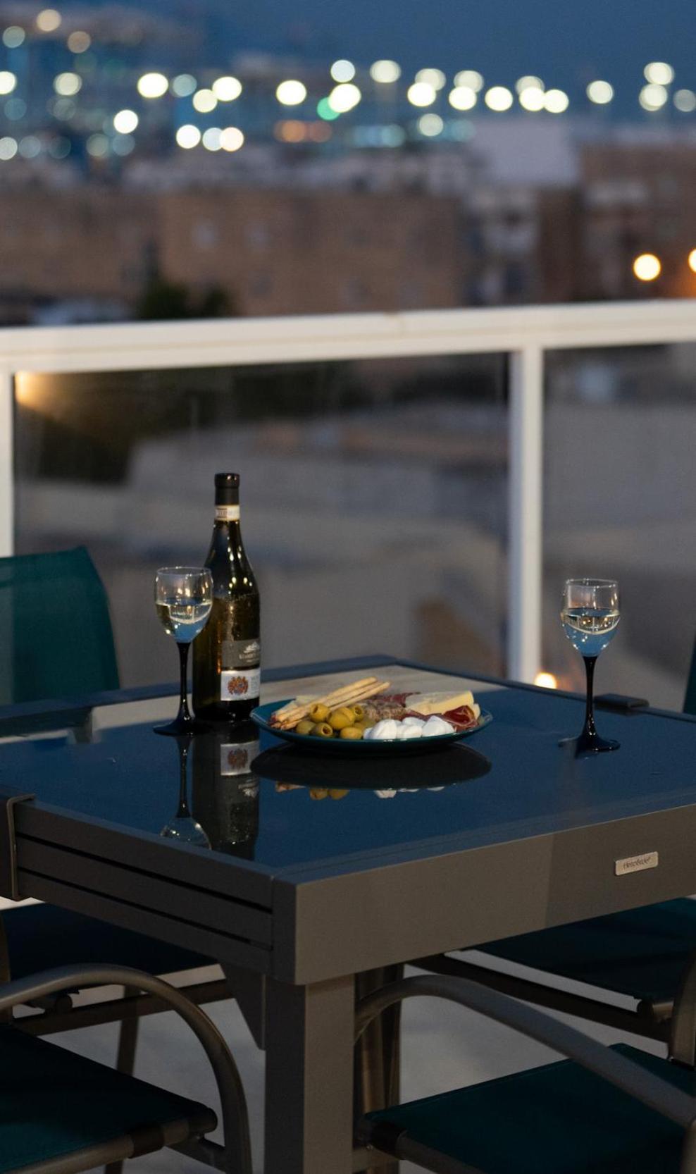 Southview Luxury Penthouse Apartment *