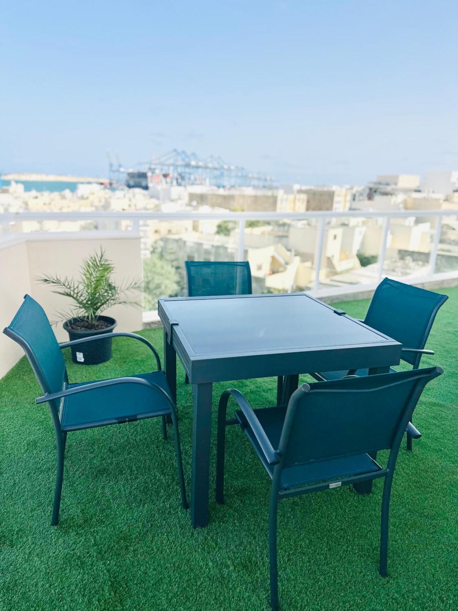 Southview Luxury Penthouse Apartment *